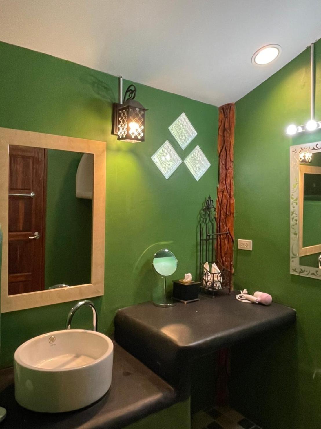 Baan Pong Tara Hotell Suan Phueng Exteriör bild