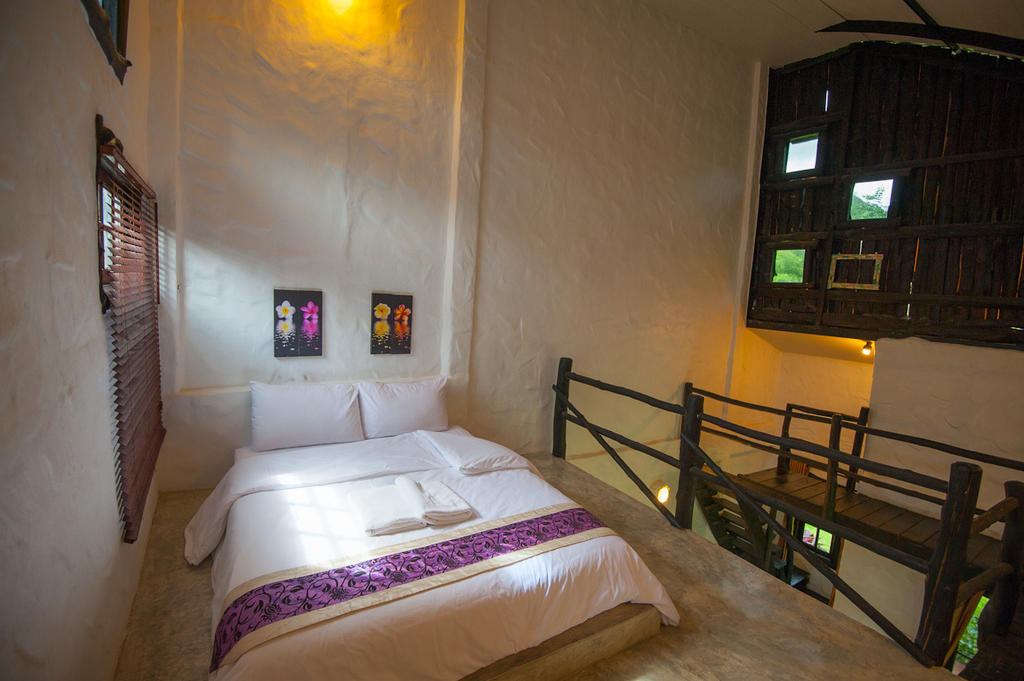 Baan Pong Tara Hotell Suan Phueng Rum bild
